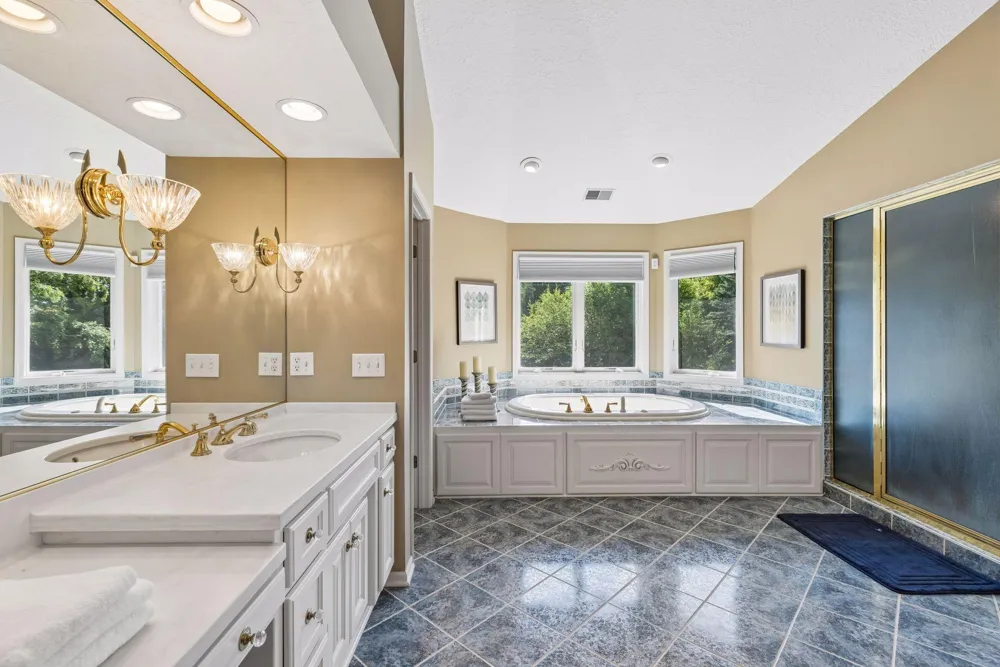 23 Scotch Pine Circle North Oaks, MN 55127