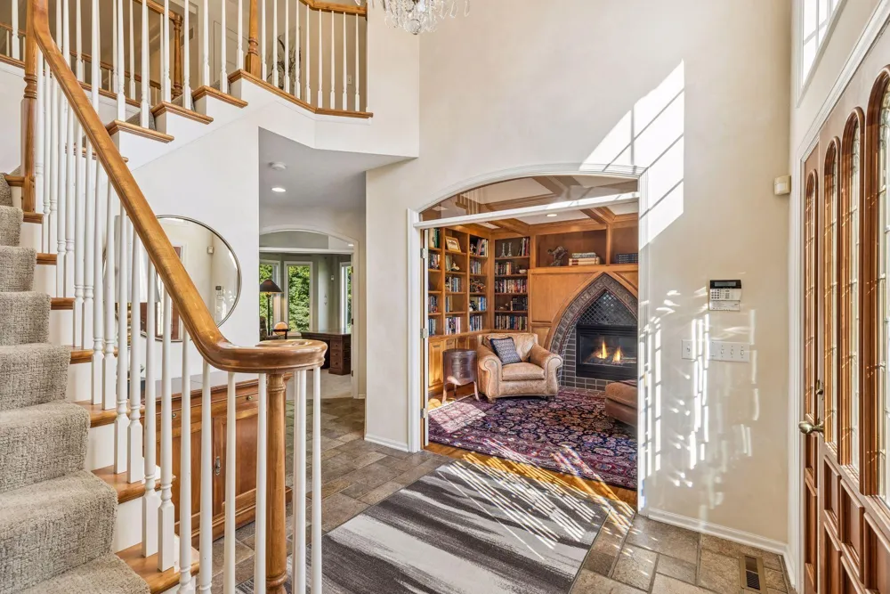 23 Scotch Pine Circle North Oaks, MN 55127