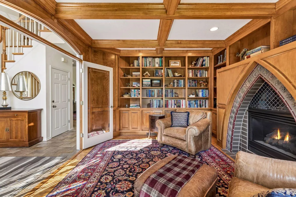 23 Scotch Pine Circle North Oaks, MN 55127