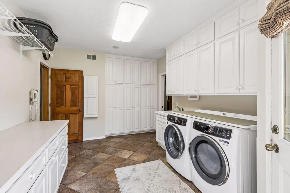 23 Scotch Pine Circle North Oaks, MN 55127