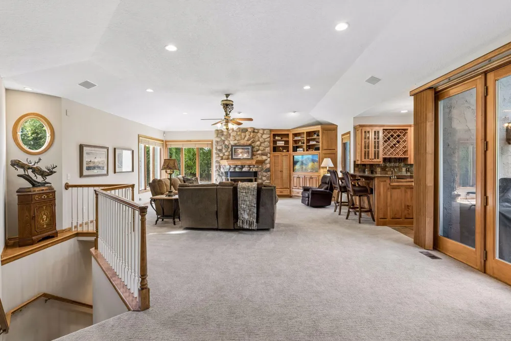 23 Scotch Pine Circle North Oaks, MN 55127