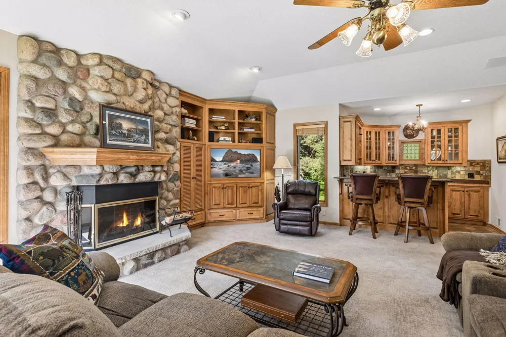 23 Scotch Pine Circle North Oaks, MN 55127