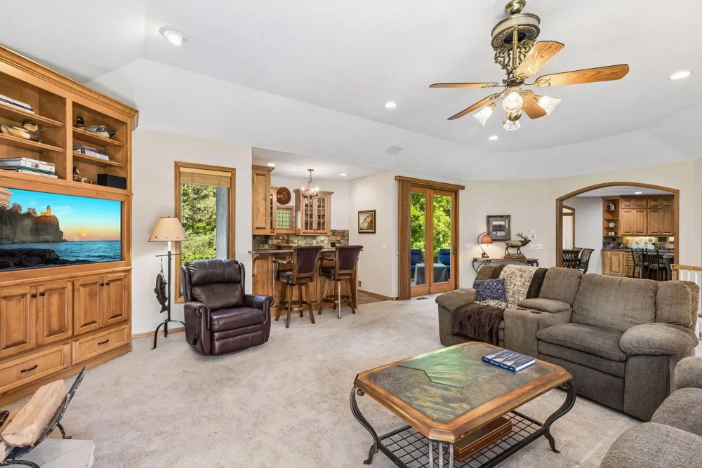 23 Scotch Pine Circle North Oaks, MN 55127