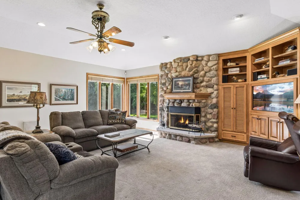 23 Scotch Pine Circle North Oaks, MN 55127