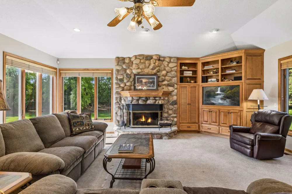 23 Scotch Pine Circle North Oaks, MN 55127