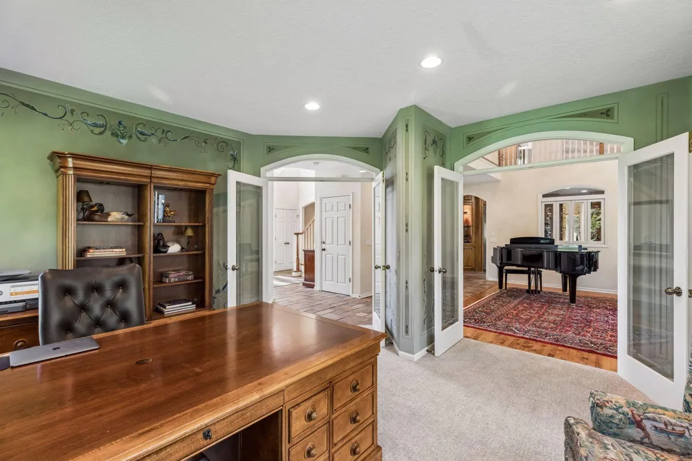 23 Scotch Pine Circle North Oaks, MN 55127