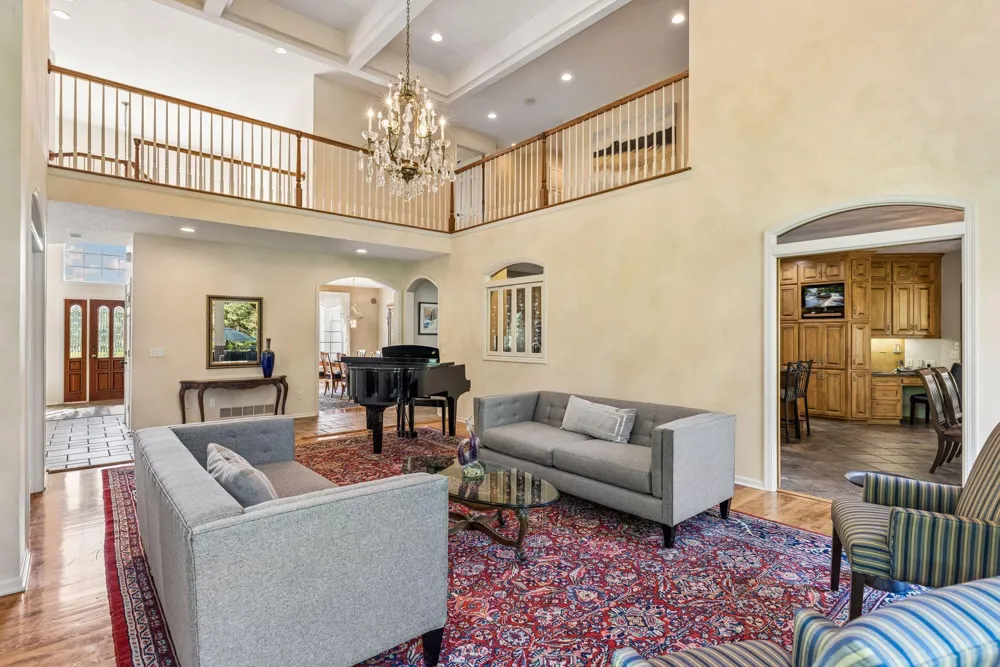 23 Scotch Pine Circle North Oaks, MN 55127