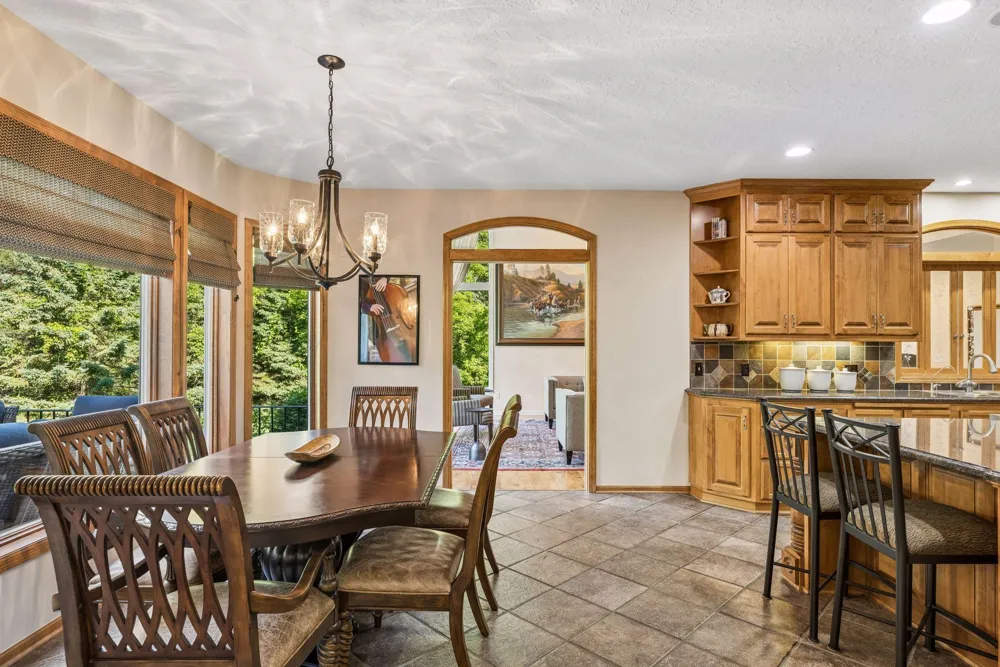 23 Scotch Pine Circle North Oaks, MN 55127