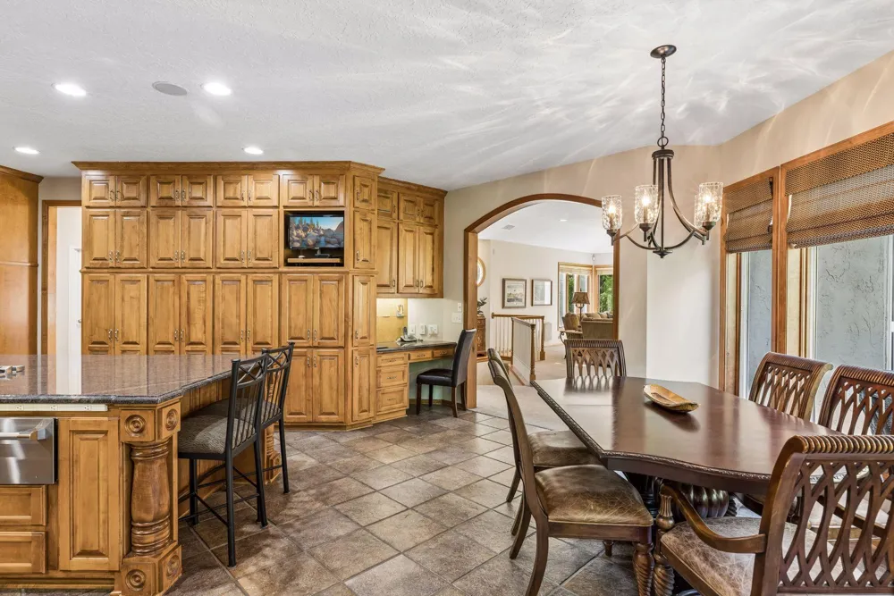 23 Scotch Pine Circle North Oaks, MN 55127
