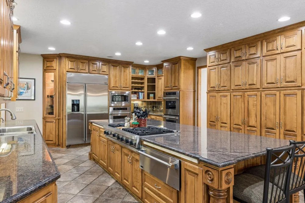 23 Scotch Pine Circle North Oaks, MN 55127