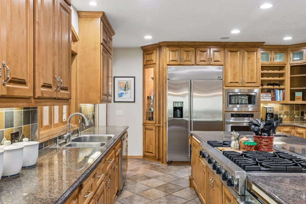23 Scotch Pine Circle North Oaks, MN 55127