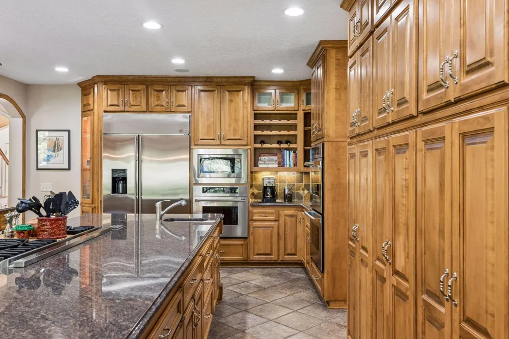 23 Scotch Pine Circle North Oaks, MN 55127