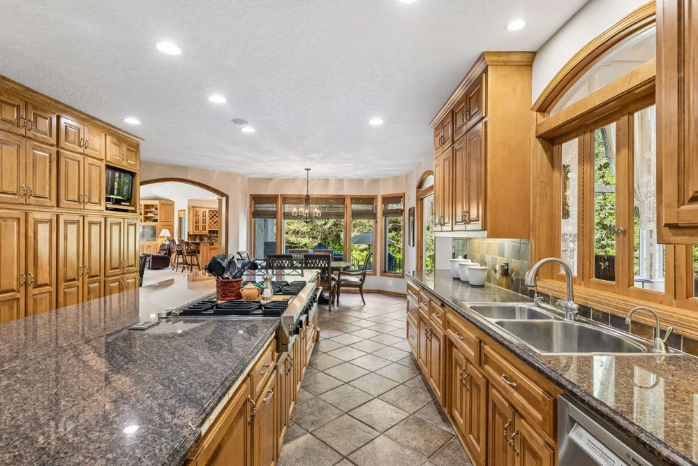 23 Scotch Pine Circle North Oaks, MN 55127