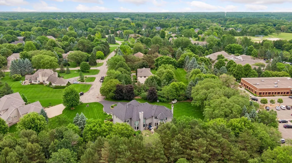 23 Scotch Pine Circle North Oaks, MN 55127
