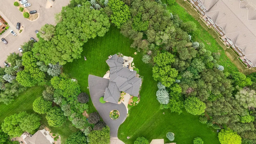 23 Scotch Pine Circle North Oaks, MN 55127