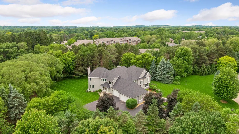 23 Scotch Pine Circle North Oaks, MN 55127