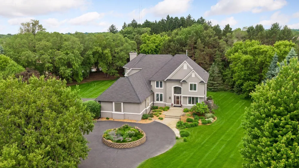 23 Scotch Pine Circle North Oaks, MN 55127