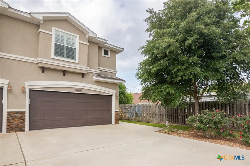 111 Fleetwood Drive Victoria, TX 77901