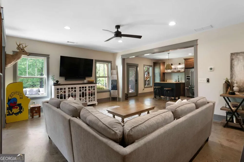 25 Linda RD SW Euharlee, GA 30120
