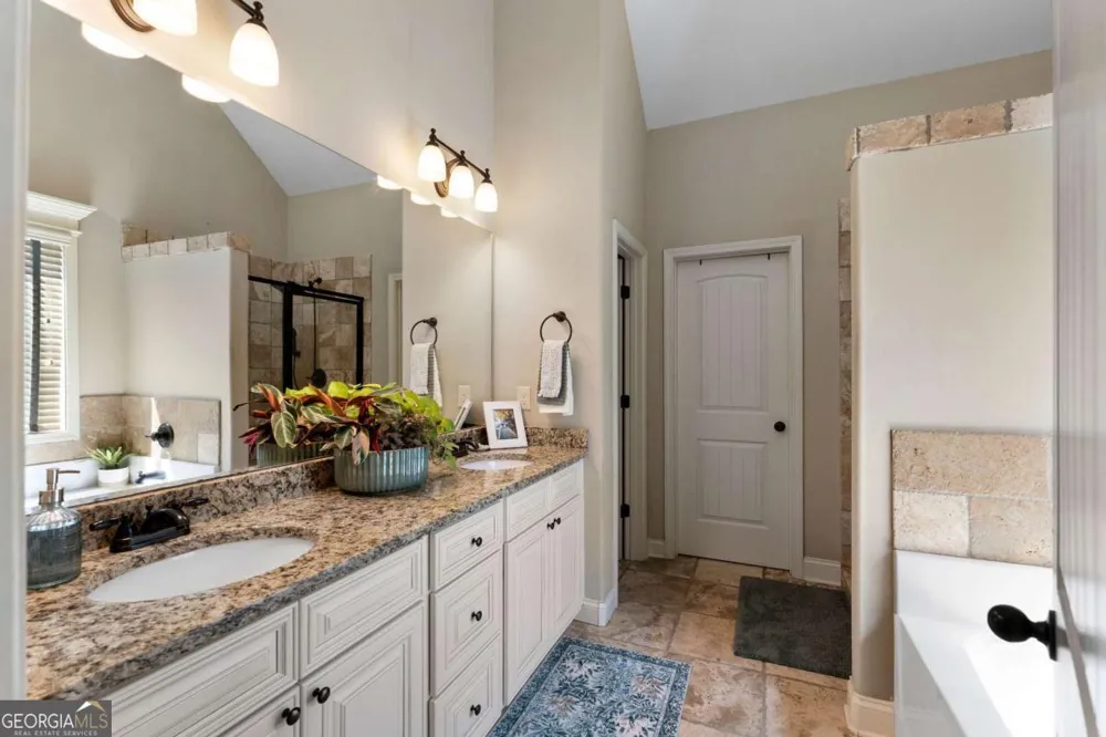 25 Linda RD SW Euharlee, GA 30120