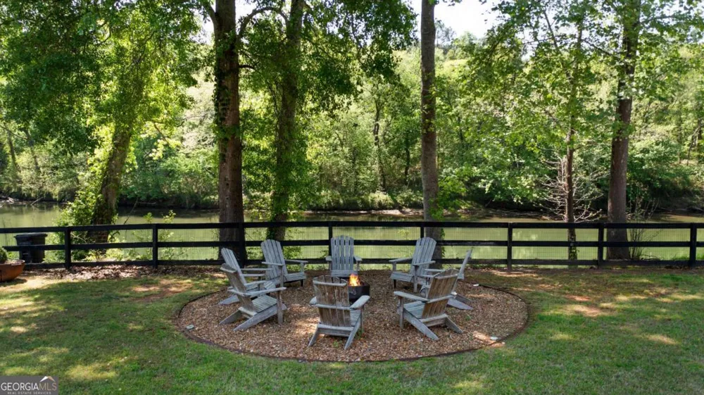 25 Linda RD SW Euharlee, GA 30120