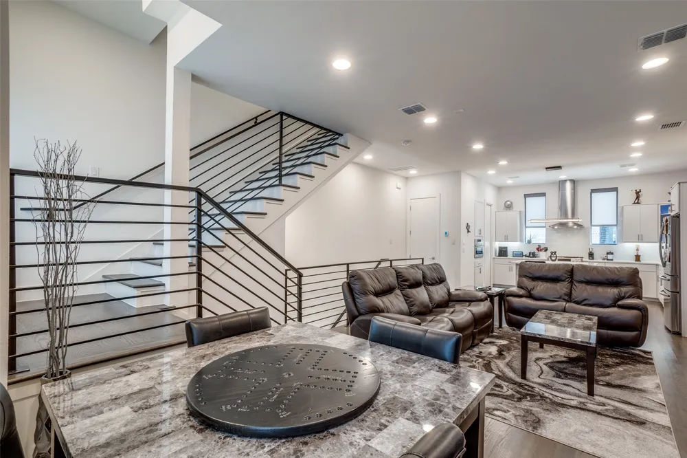 1944 Dowgate Court Dallas, TX 75204