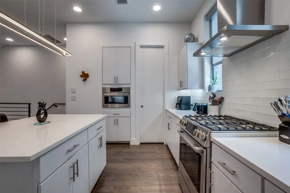 1944 Dowgate Court Dallas, TX 75204
