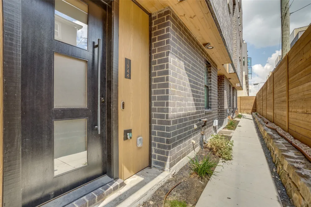 1944 Dowgate Court Dallas, TX 75204