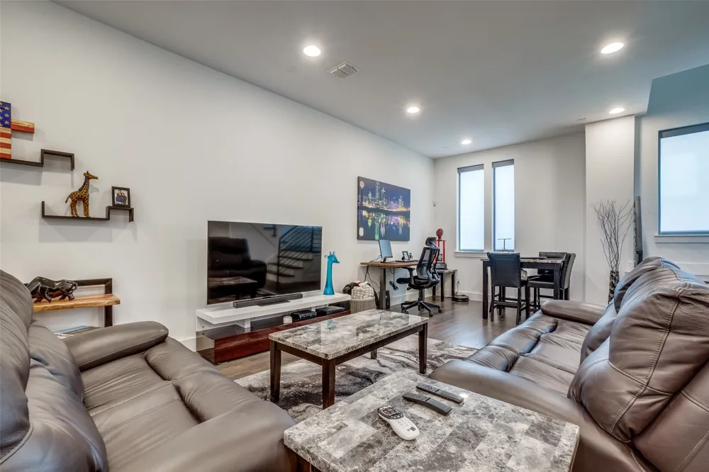1944 Dowgate Court Dallas, TX 75204
