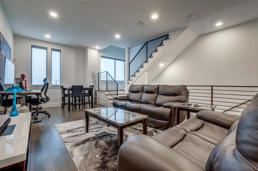 1944 Dowgate Court Dallas, TX 75204