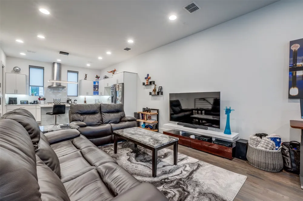1944 Dowgate Court Dallas, TX 75204