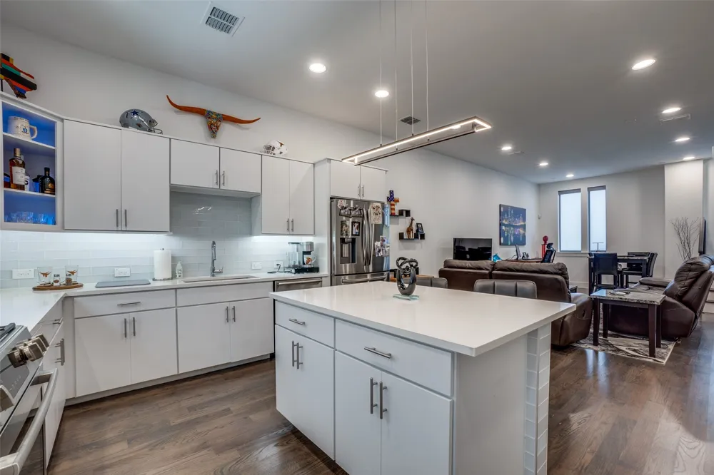 1944 Dowgate Court Dallas, TX 75204