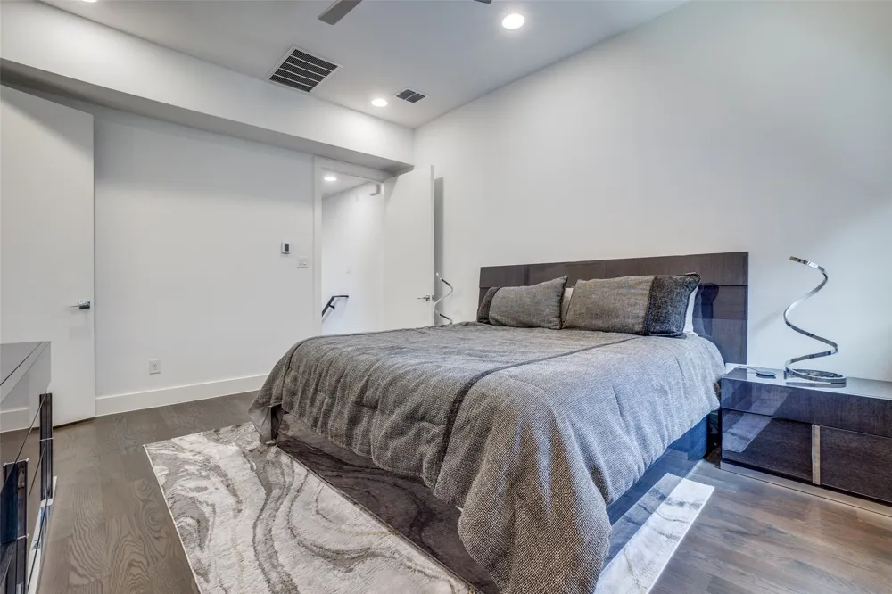 1944 Dowgate Court Dallas, TX 75204