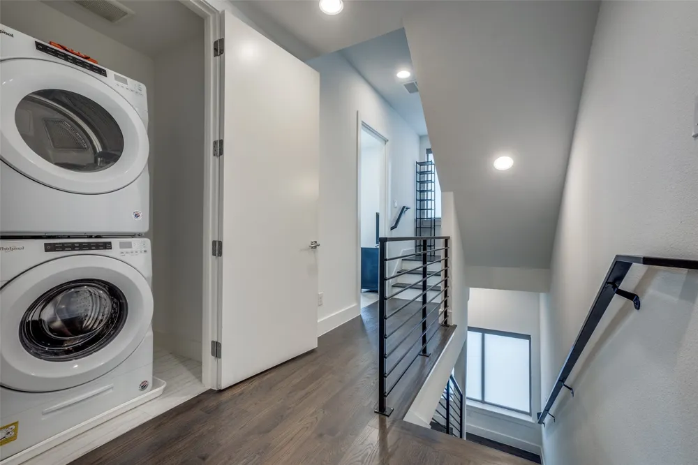 1944 Dowgate Court Dallas, TX 75204