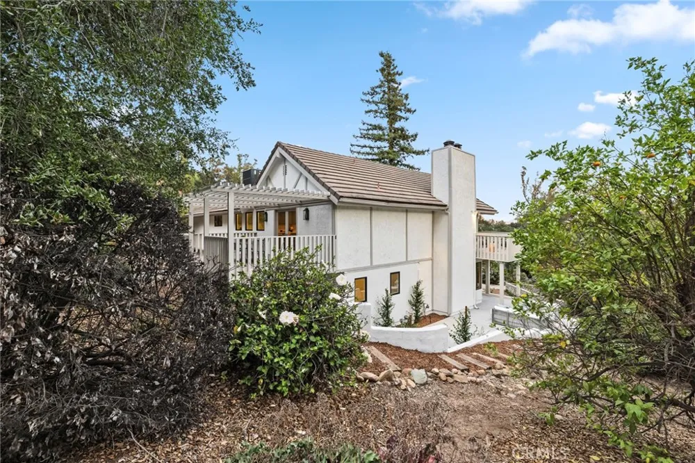 275 Fairview Road Ojai, CA 93023