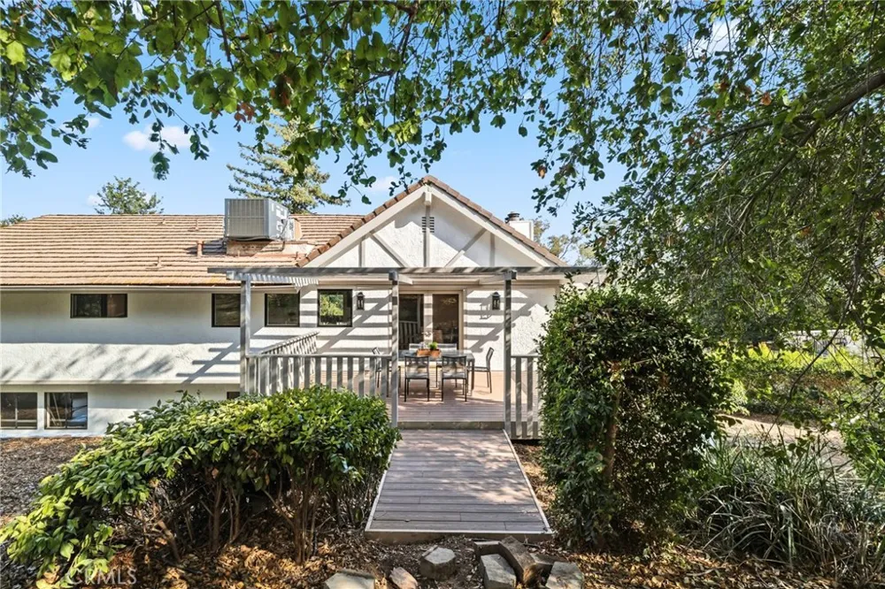 275 Fairview Road Ojai, CA 93023
