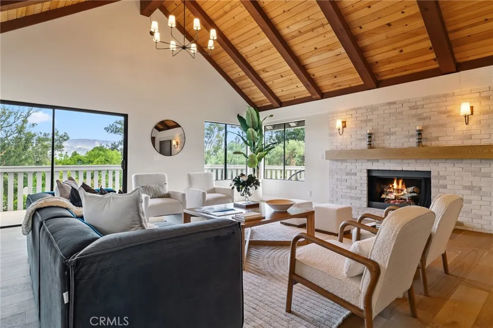 275 Fairview Road Ojai, CA 93023