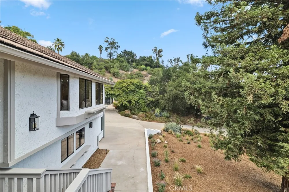 275 Fairview Road Ojai, CA 93023