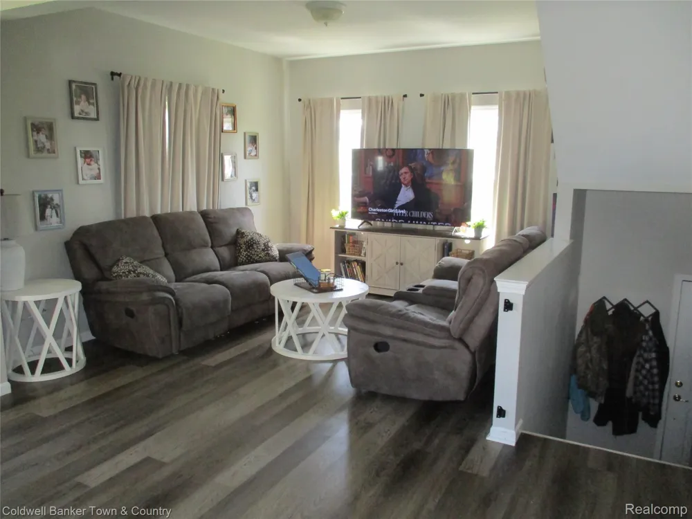 714 Eagle Drive Fenton City, MI 48430