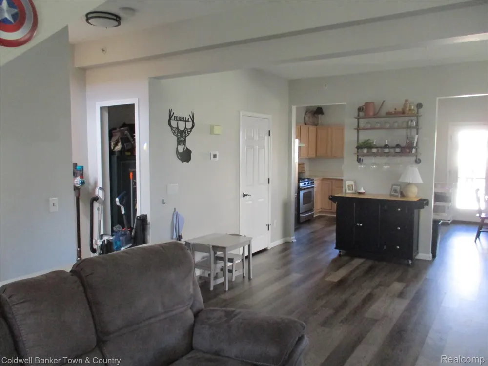 714 Eagle Drive Fenton City, MI 48430
