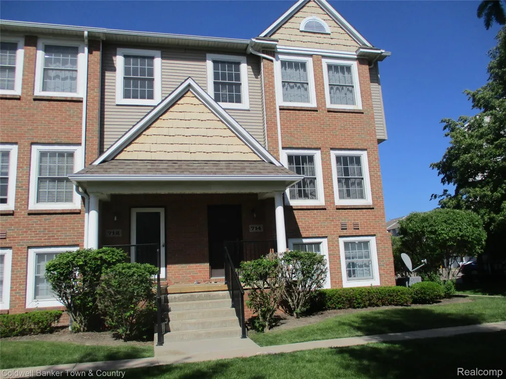 714 Eagle Drive Fenton City, MI 48430