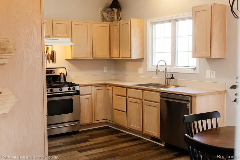 714 Eagle Drive Fenton City, MI 48430