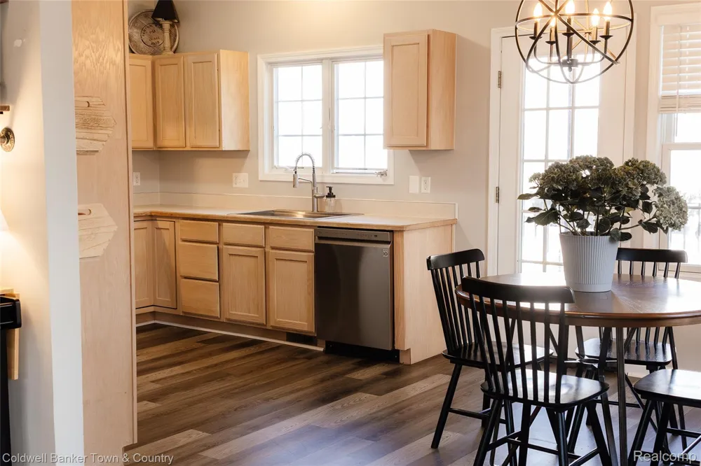 714 Eagle Drive Fenton City, MI 48430