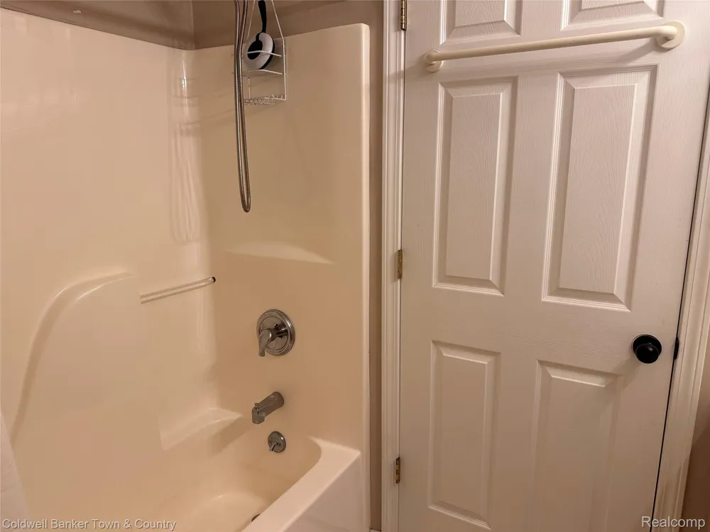 714 Eagle Drive Fenton City, MI 48430
