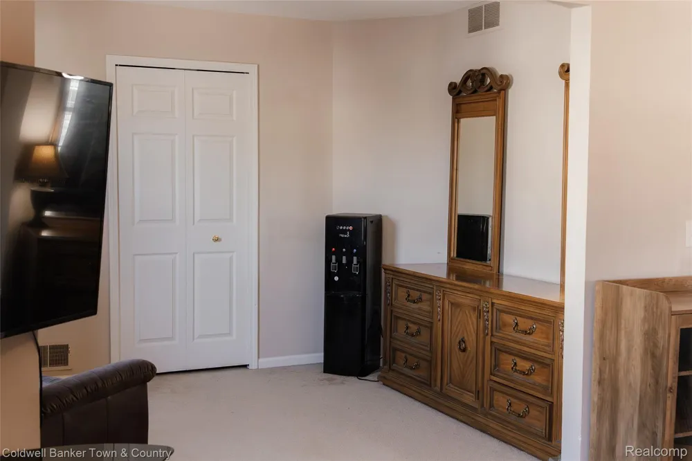 714 Eagle Drive Fenton City, MI 48430