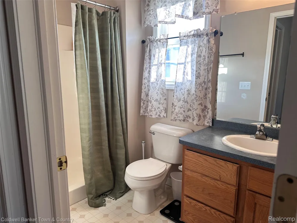 714 Eagle Drive Fenton City, MI 48430