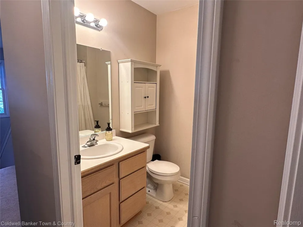 714 Eagle Drive Fenton City, MI 48430