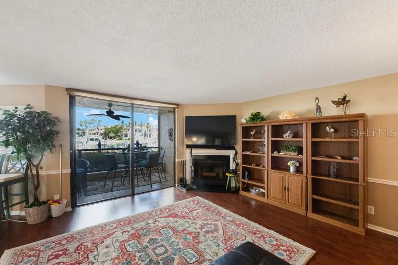 1060 PINELLAS BAYWAY S #103 St Petersburg, FL 33715
