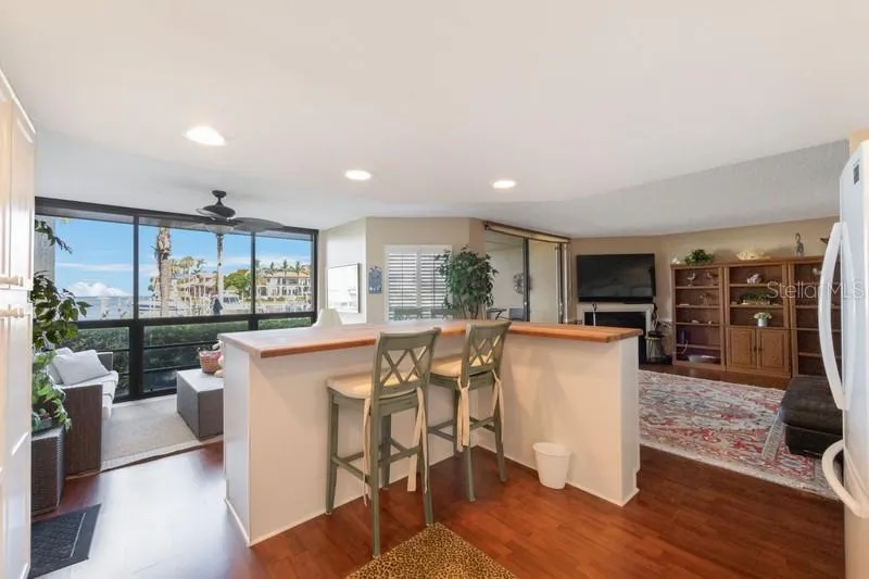 1060 PINELLAS BAYWAY S #103 St Petersburg, FL 33715