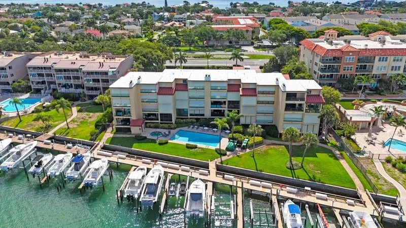 1060 PINELLAS BAYWAY S #103 St Petersburg, FL 33715